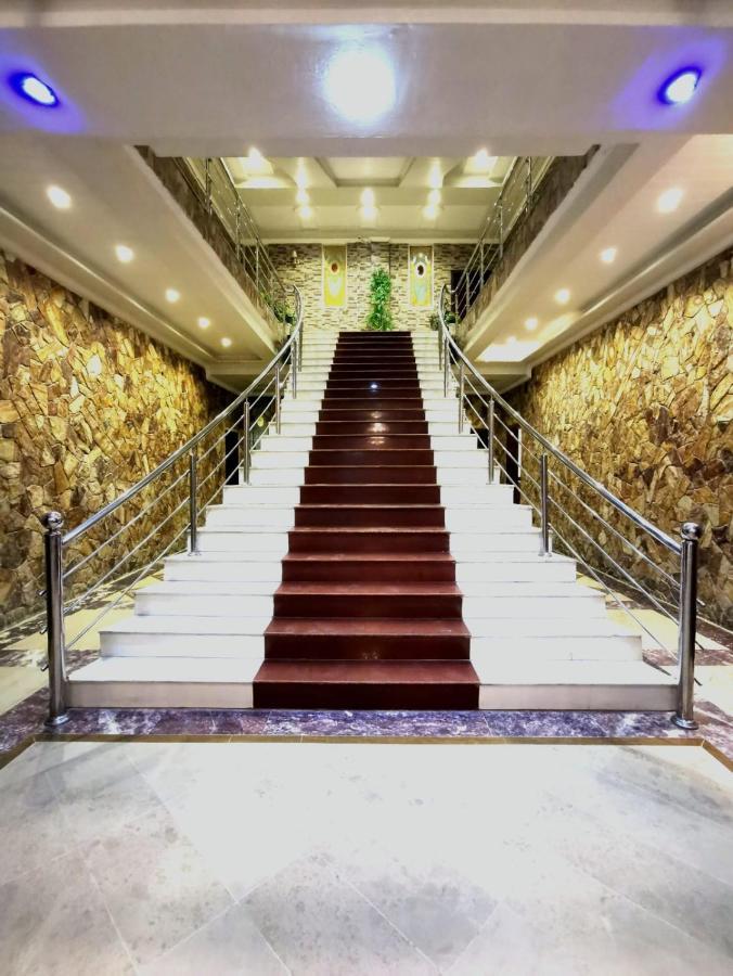 Triple One Hotell Abbottabad Eksteriør bilde